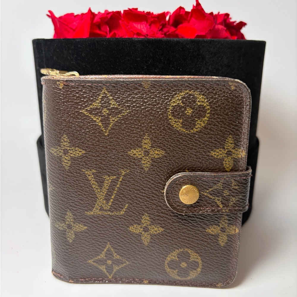 Louis Vuitton Monogram Zippy Wallet